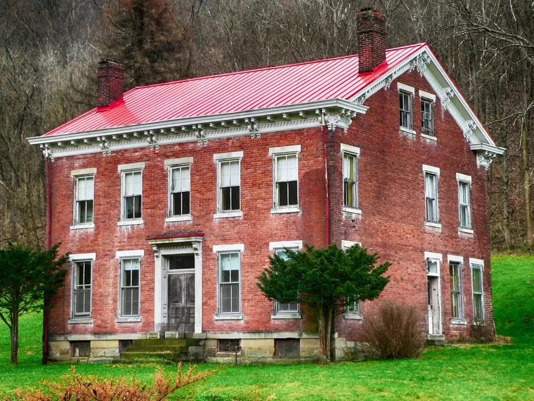 Historic Home in Wheeling WV image by David Mark from Pixabay